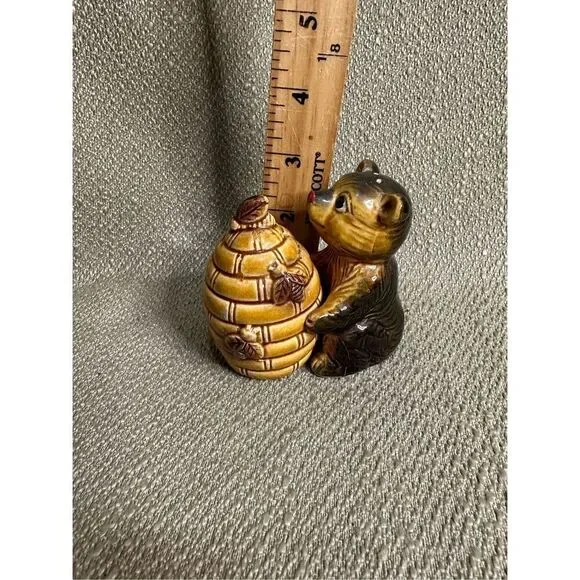 Vintage Japan Salt and Pepper Shakers Bear Beehive Brown Honey Pot Bees Ceramic - Picture 9 of 10